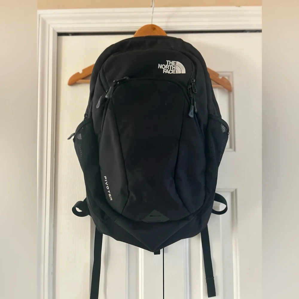 The North Face Black Pivoter Backpack - Picture 3 of 12